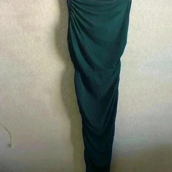 PRETTY LITTLE THING EMERALD GREEN SLINKY ONE SHOULDER RUCHED LONGLINE DRESS 10 - Picture 6 of 12